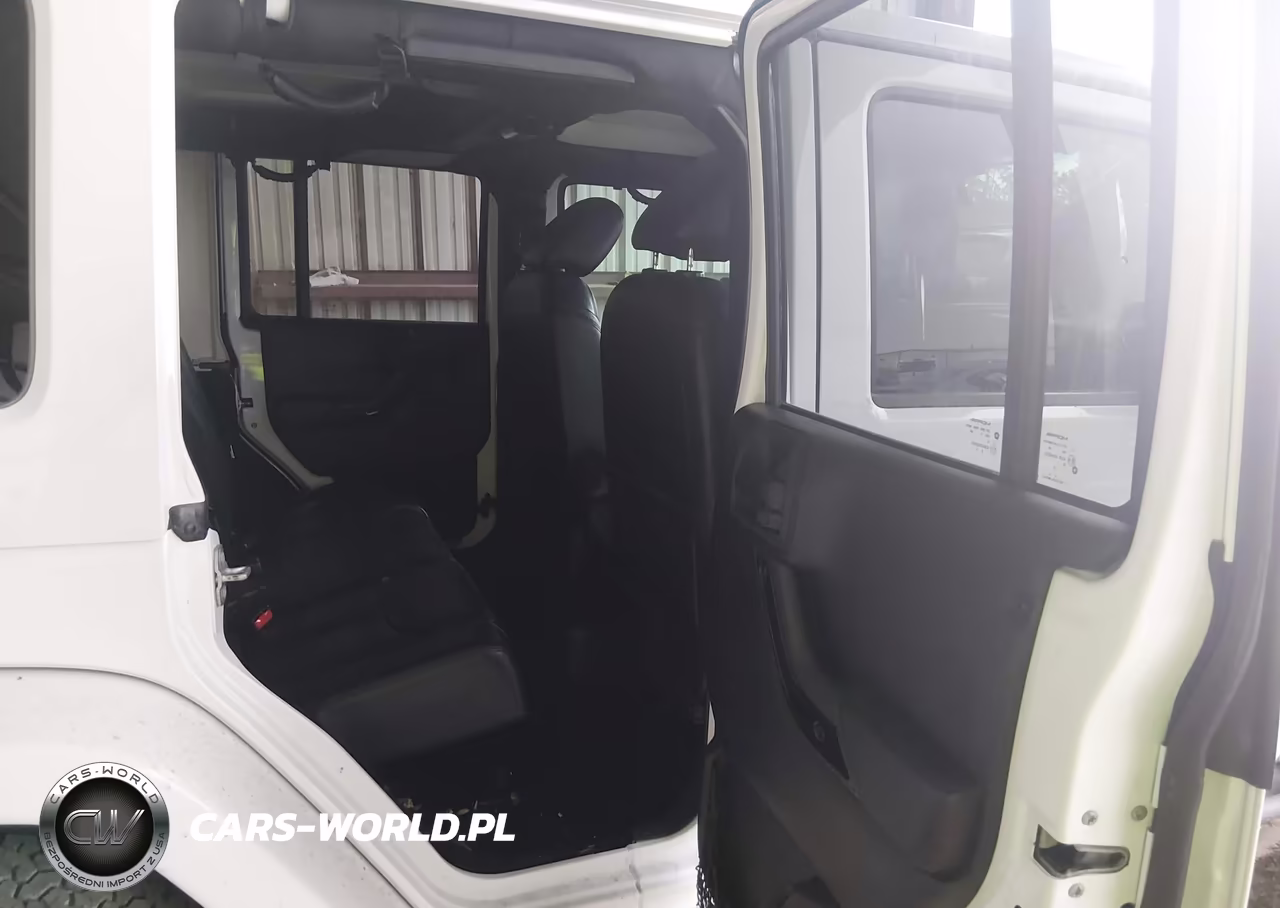 2015 Jeep Wrangler Unlimited Altitude VIN:1C4BJWEG6FL742585 - 8