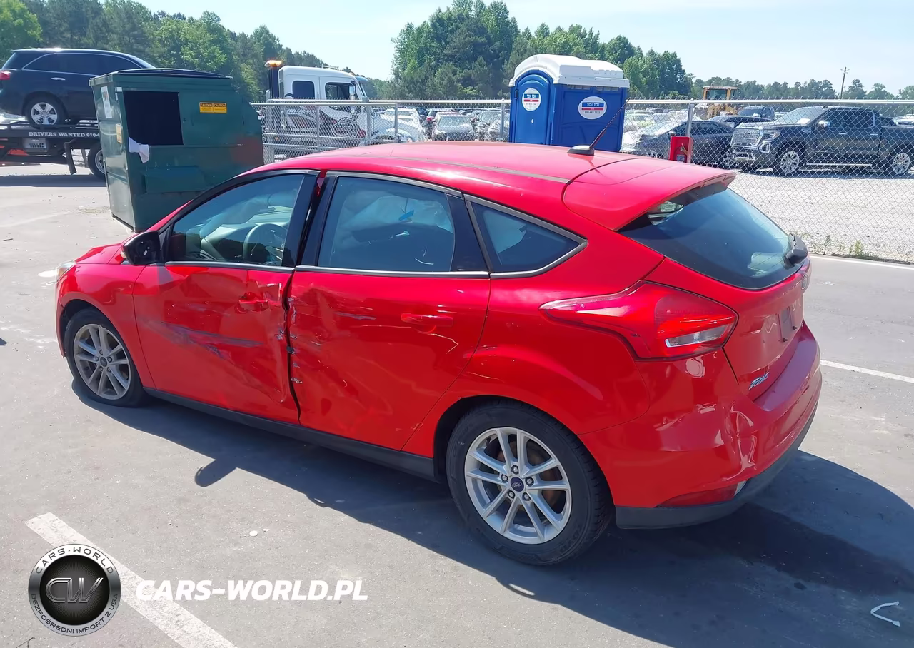 2017 Ford Focus Se VIN:1FADP3K27HL215579 - 3