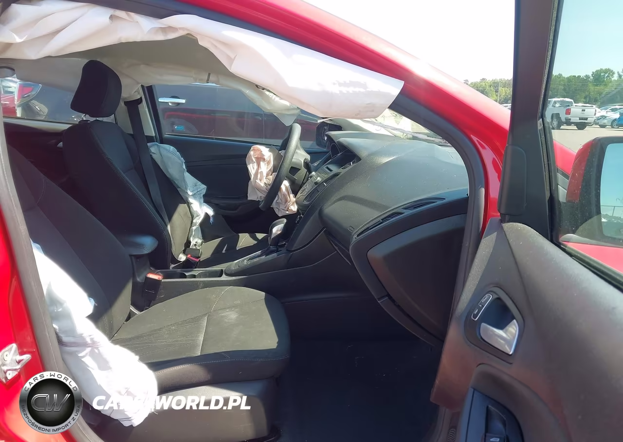 2017 Ford Focus Se VIN:1FADP3K27HL215579 - 5