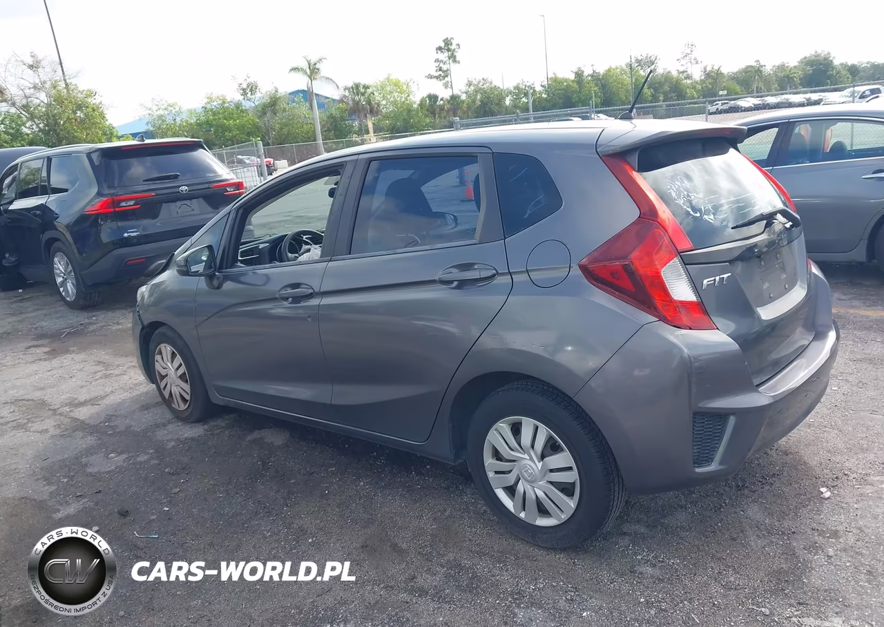 2015 Honda Fit Lx VIN:3HGGK5G50FM740887 - 3