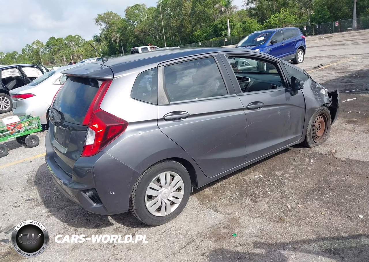 2015 Honda Fit Lx VIN:3HGGK5G50FM740887 - 4