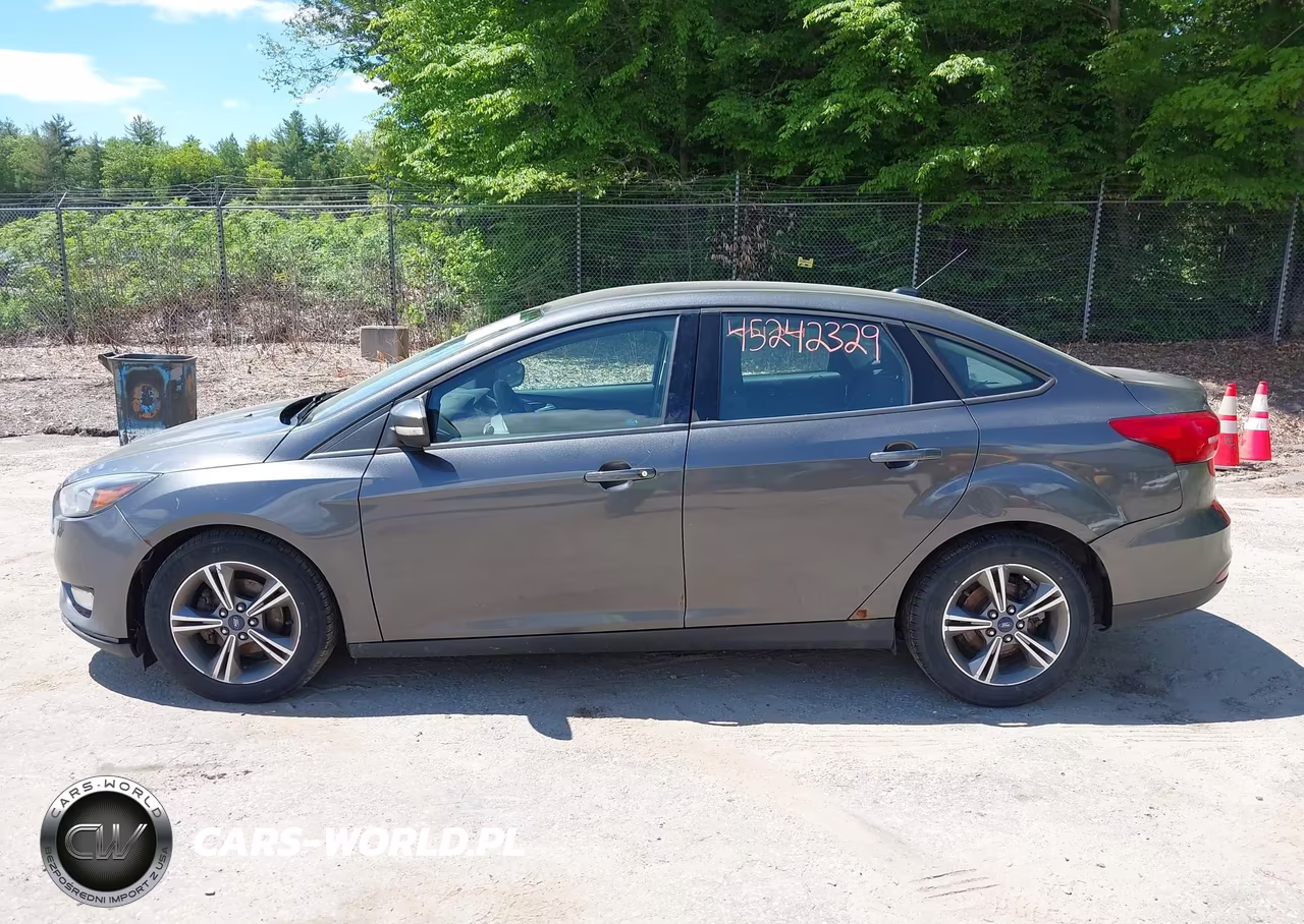 2017 Ford Focus Se VIN:1FADP3FE2HL281011 - 12