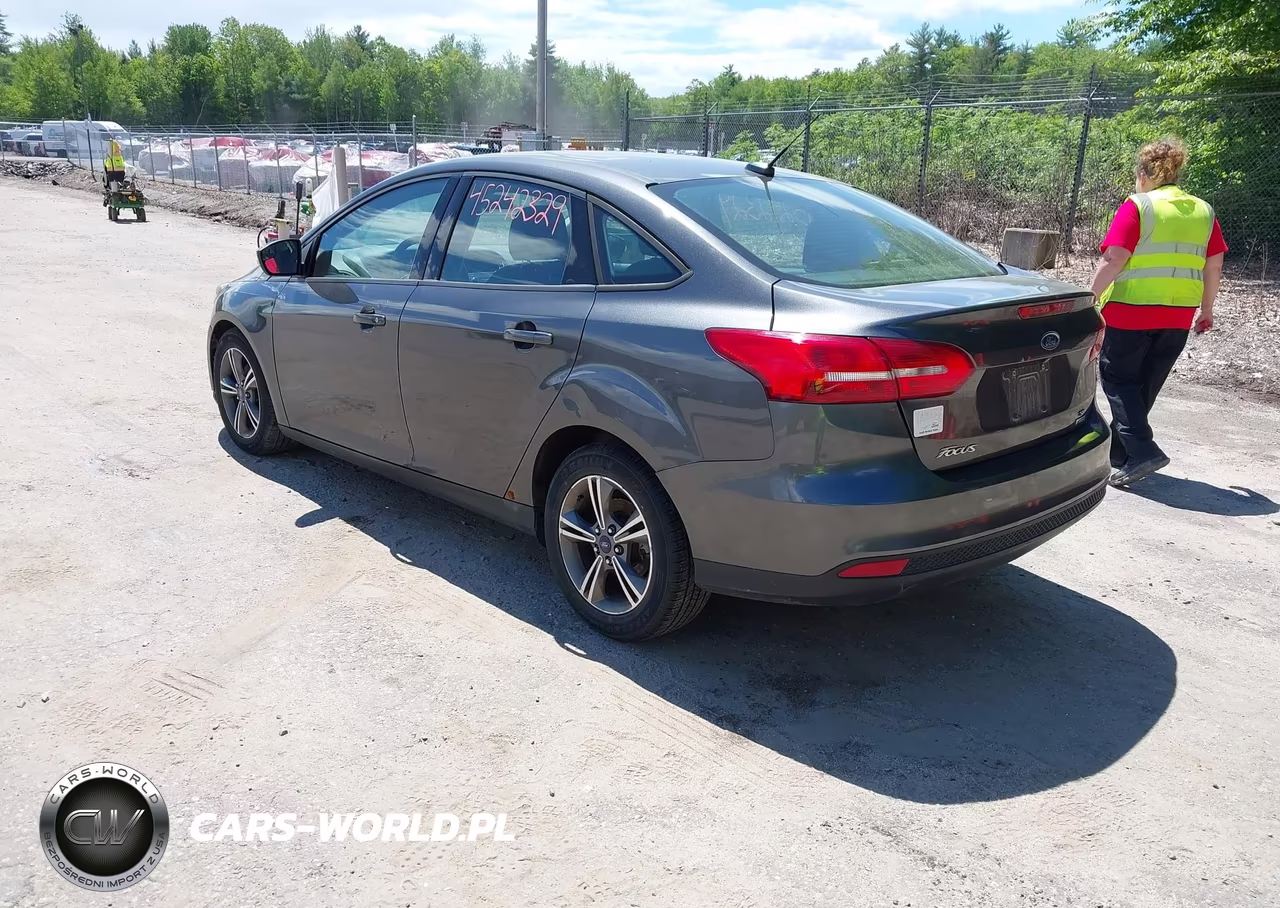 2017 Ford Focus Se VIN:1FADP3FE2HL281011 - 3