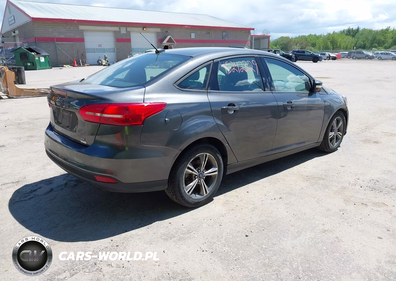 2017 Ford Focus Se VIN:1FADP3FE2HL281011 - 4