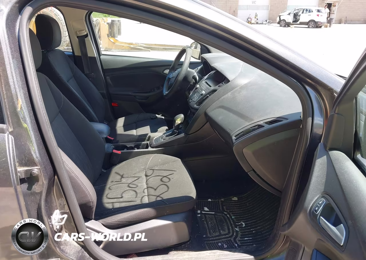 2017 Ford Focus Se VIN:1FADP3FE2HL281011 - 5