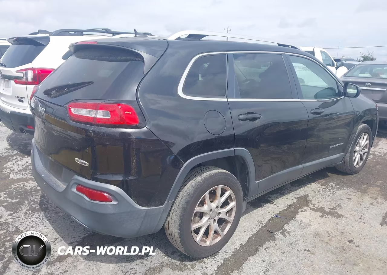 2015 Jeep Cherokee Latitude VIN:1C4PJLCB9FW790978 - 4