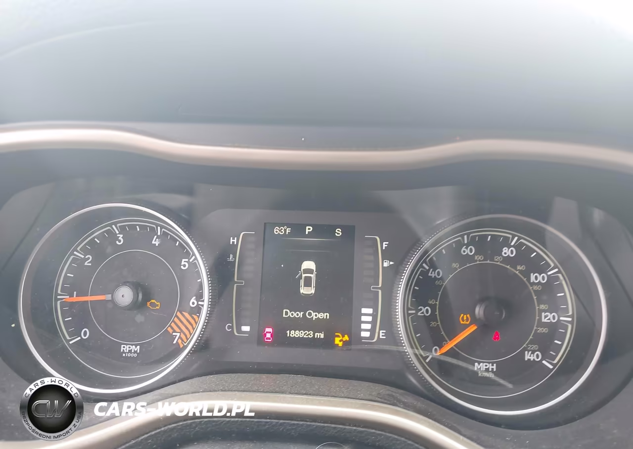 2015 Jeep Cherokee Latitude VIN:1C4PJLCB9FW790978 - 7