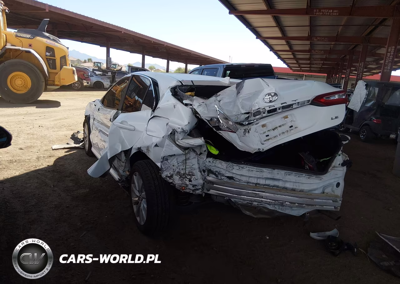 2020 Toyota Camry Le VIN:4T1C11AK6LU332405 - 3
