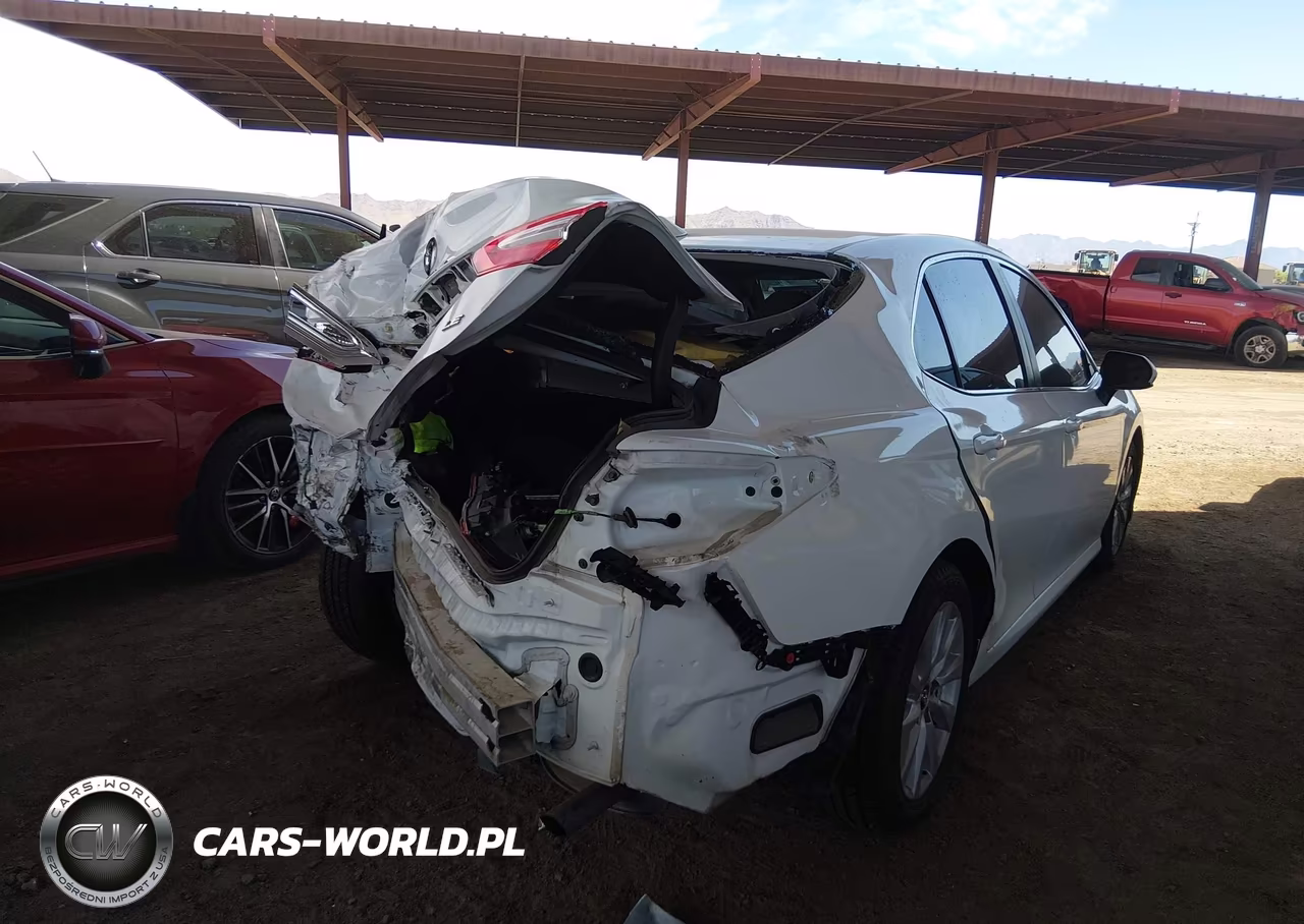 2020 Toyota Camry Le VIN:4T1C11AK6LU332405 - 4