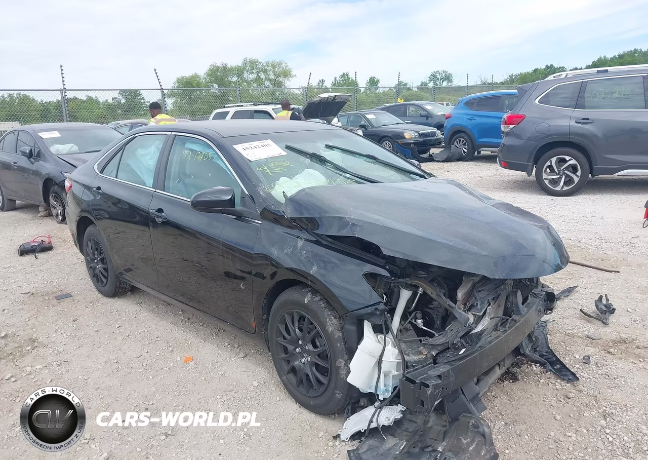 2016 Toyota Camry Le – zdjęcie 1 z 16