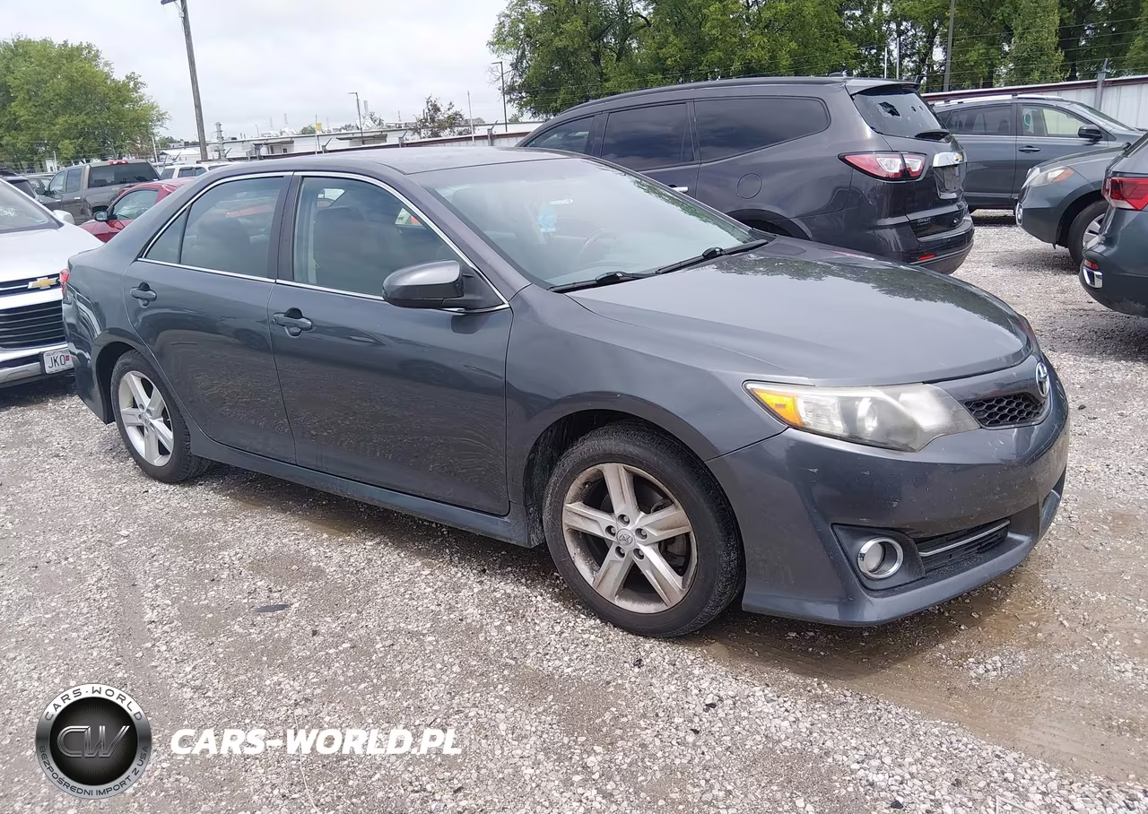 2014 Toyota Camry Se – zdjęcie 1 z 16