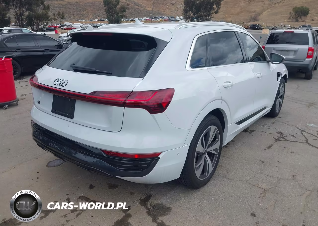 2024 Audi Q8 E-Tron Premium Plus Quattro VIN:WA15AAGE0RB032226 - 4