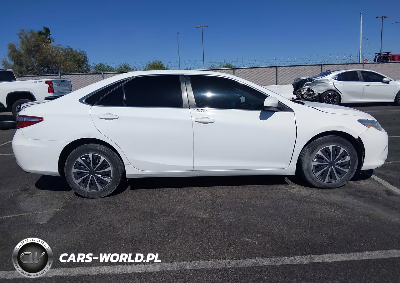 2016 Toyota Camry Le VIN:4T4BF1FK3GR584680 - 14