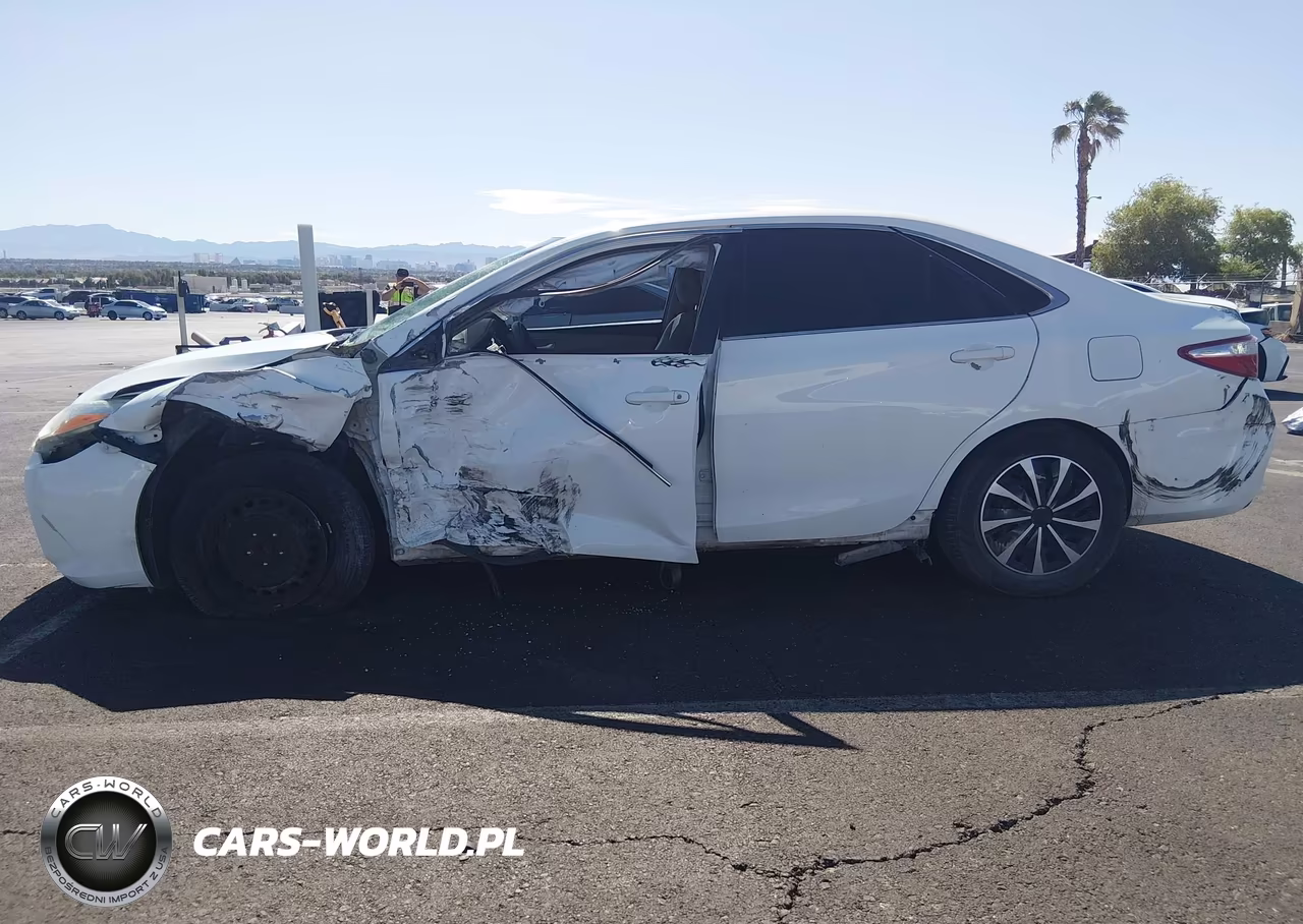 2016 Toyota Camry Le VIN:4T4BF1FK3GR584680 - 15