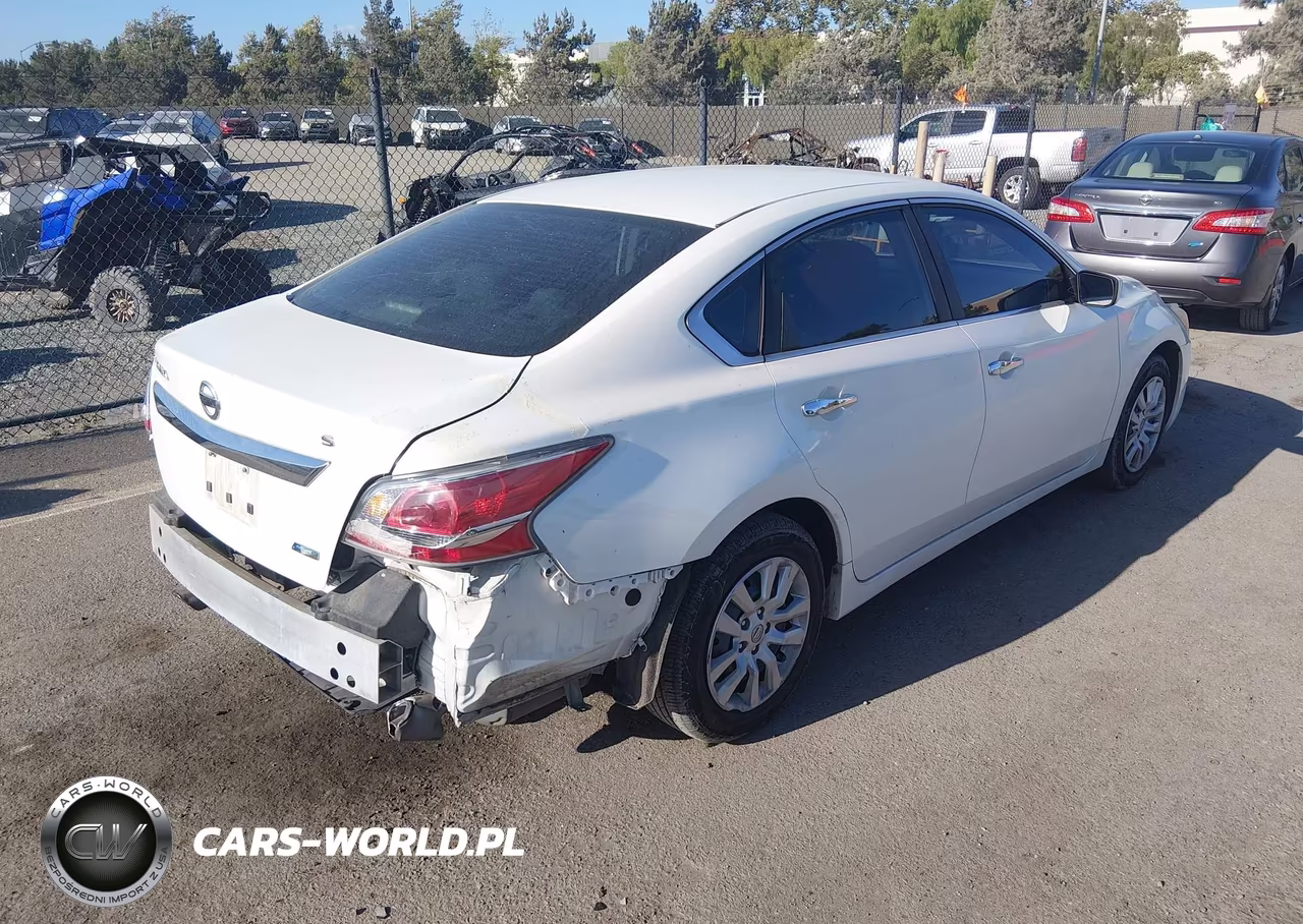 2014 Nissan Altima 2.5 S VIN:1N4AL3AP7EN210345 - 4