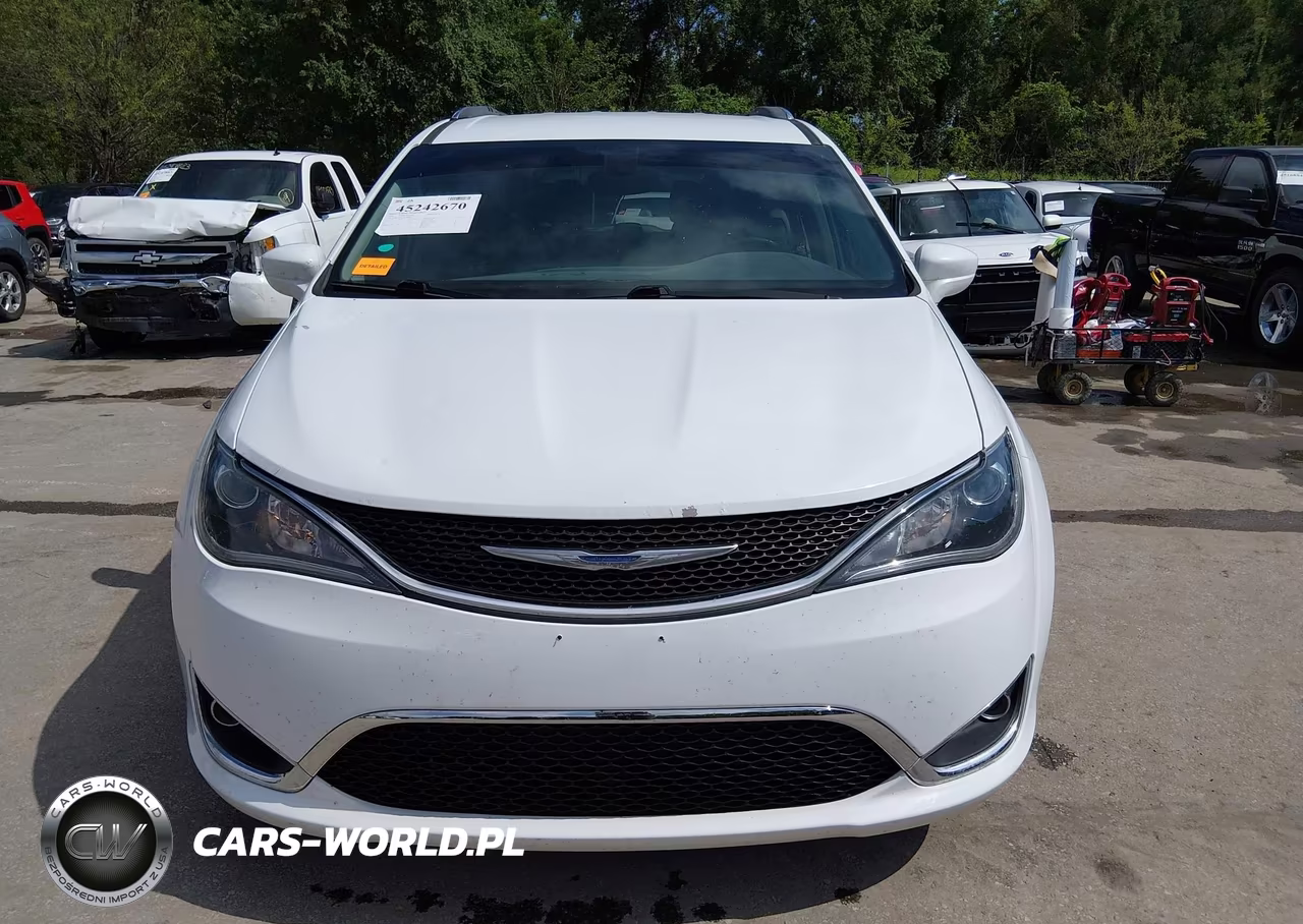 2018 Chrysler Pacifica Touring L VIN:2C4RC1BG1JR290464 - 12