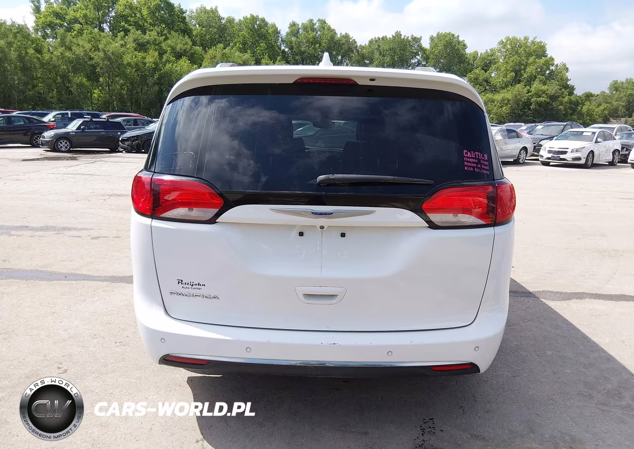 2018 Chrysler Pacifica Touring L VIN:2C4RC1BG1JR290464 - 16