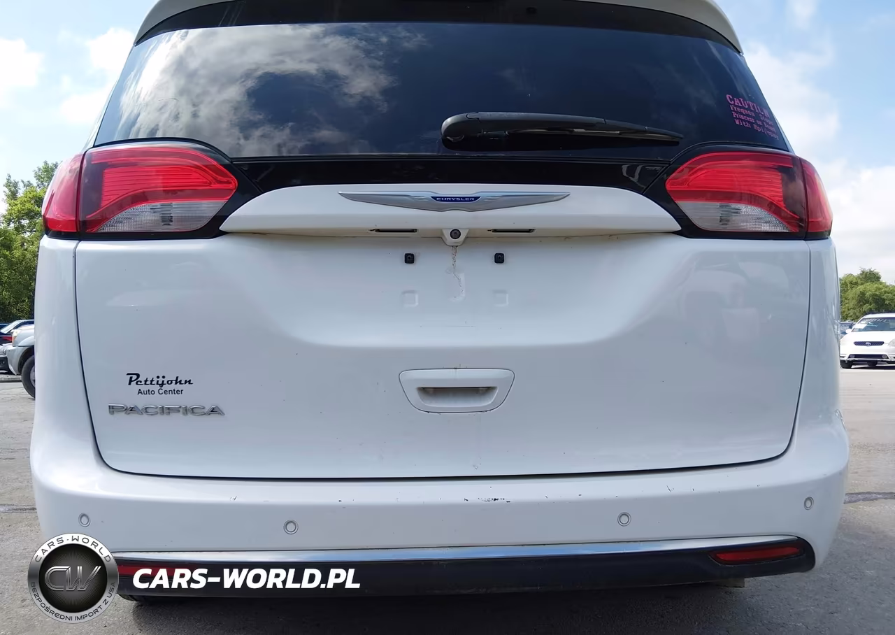 2018 Chrysler Pacifica Touring L VIN:2C4RC1BG1JR290464 - 18