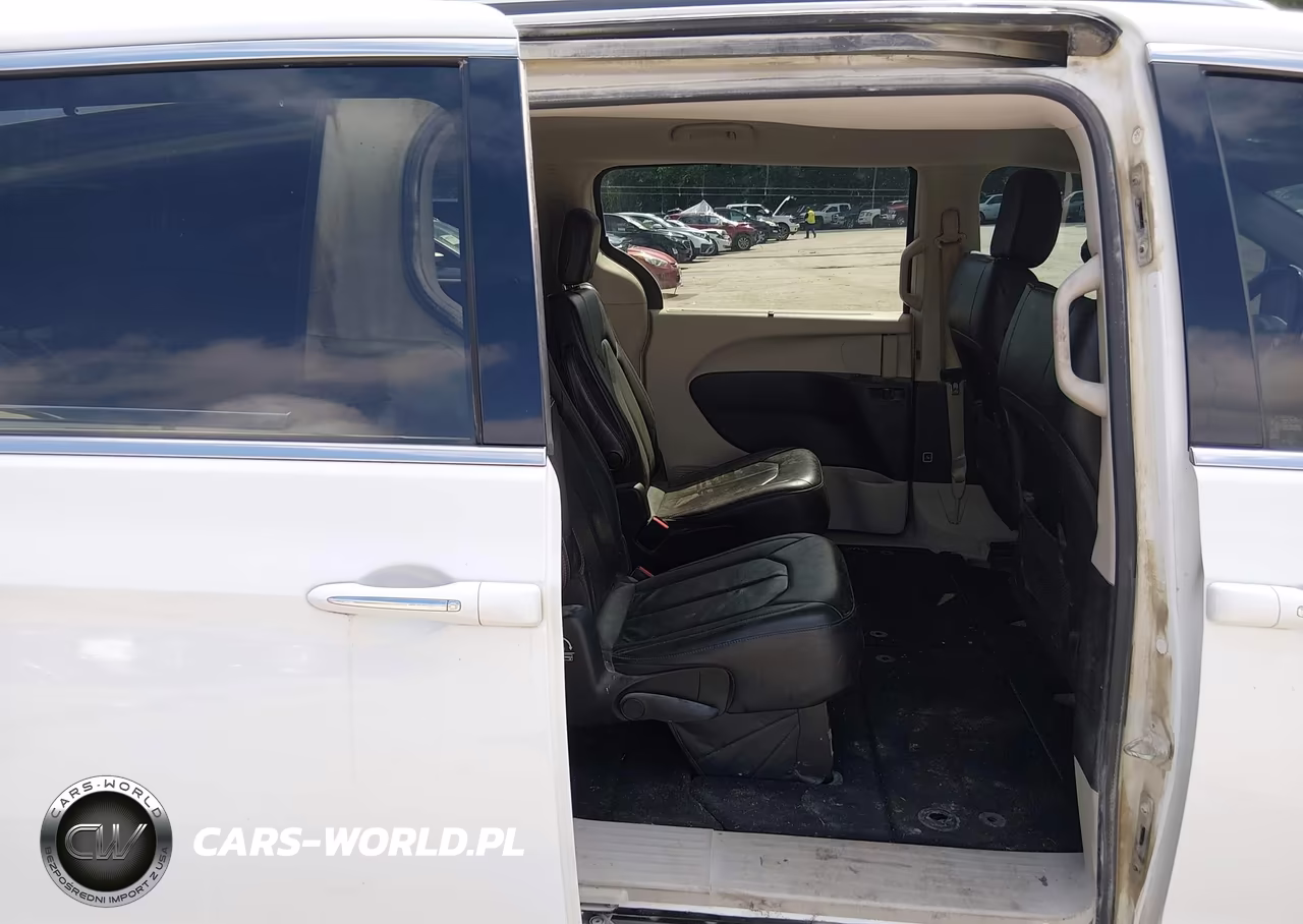 2018 Chrysler Pacifica Touring L VIN:2C4RC1BG1JR290464 - 8
