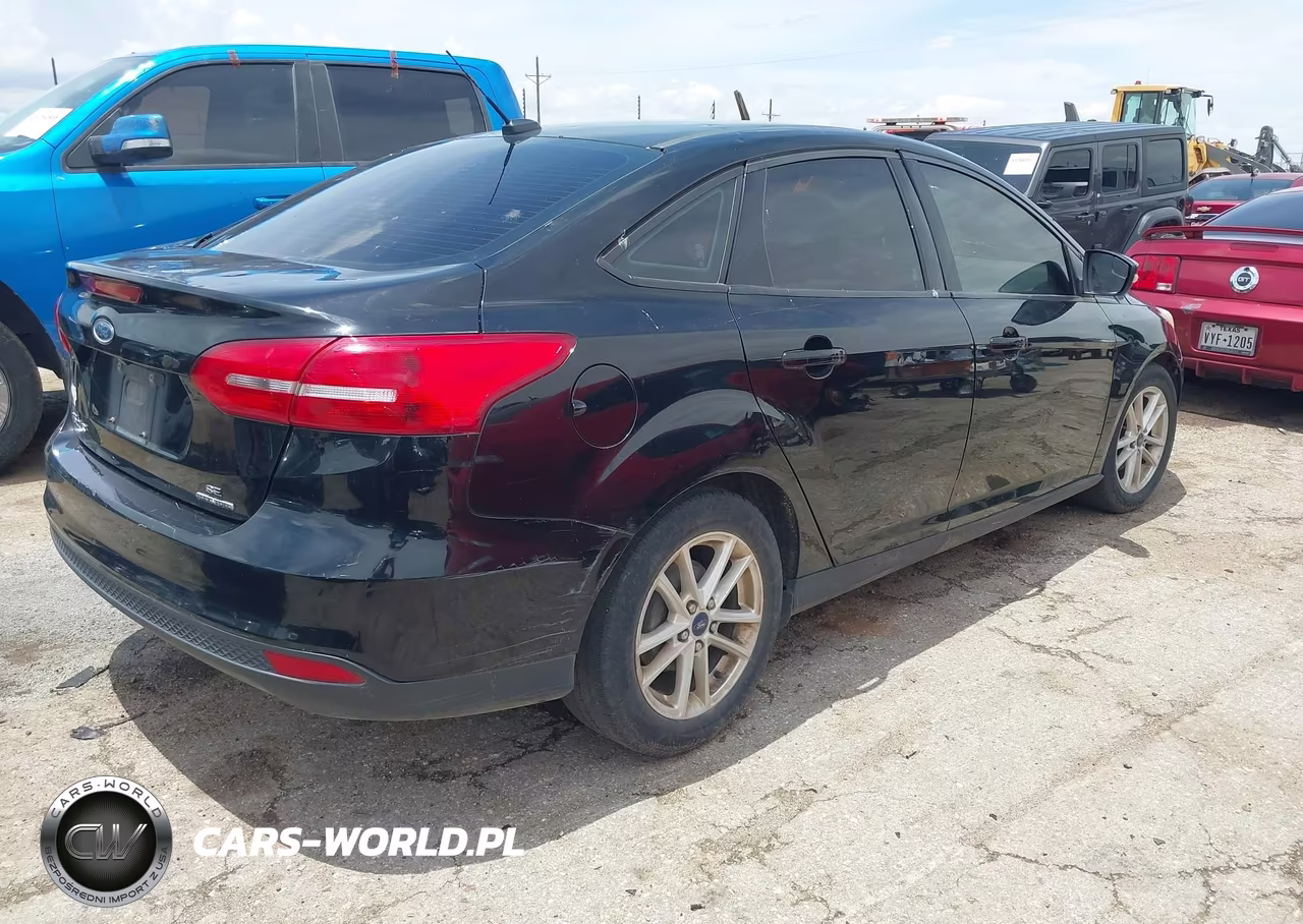 2016 Ford Focus Se VIN:1FADP3F29GL263724 - 4
