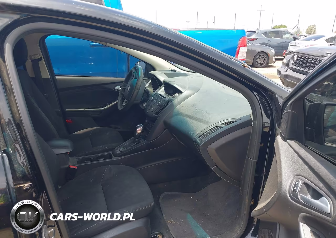2016 Ford Focus Se VIN:1FADP3F29GL263724 - 5