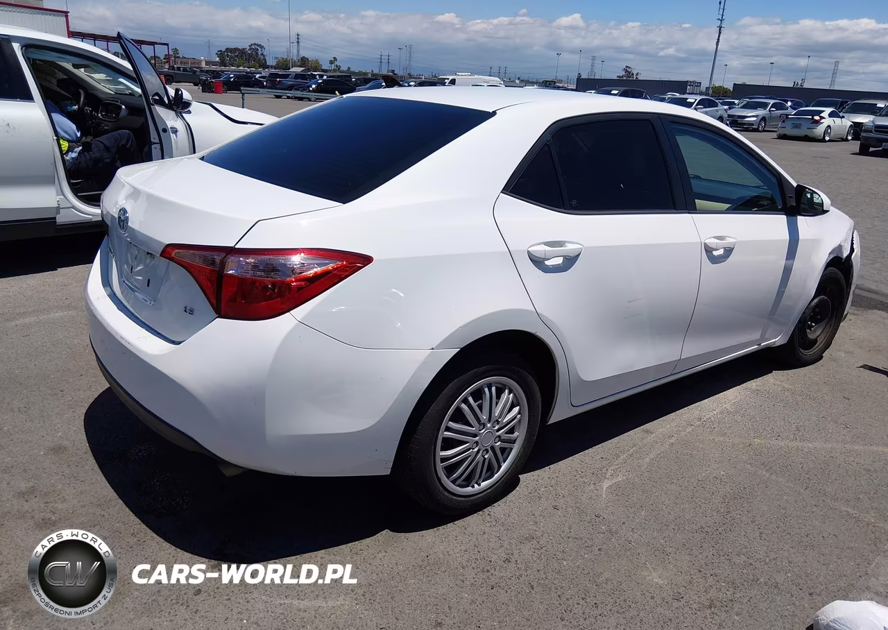 2017 Toyota Corolla Le VIN:5YFBURHE7HP722553 - 4
