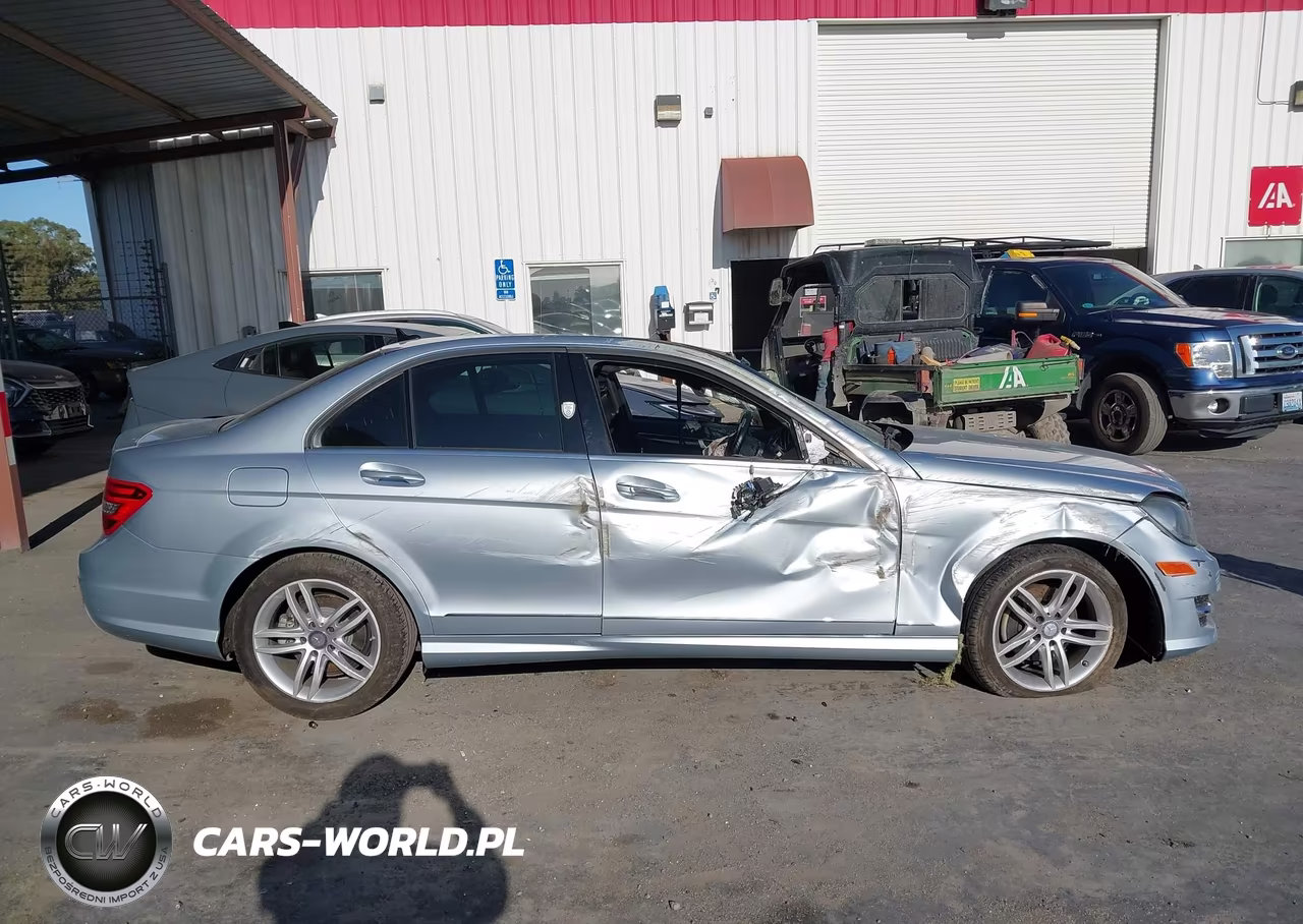 2013 Mercedes-Benz C 250 Sport VIN:WDDGF4HB8DG128838 - 13
