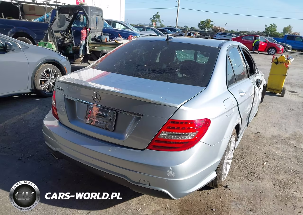 2013 Mercedes-Benz C 250 Sport VIN:WDDGF4HB8DG128838 - 4