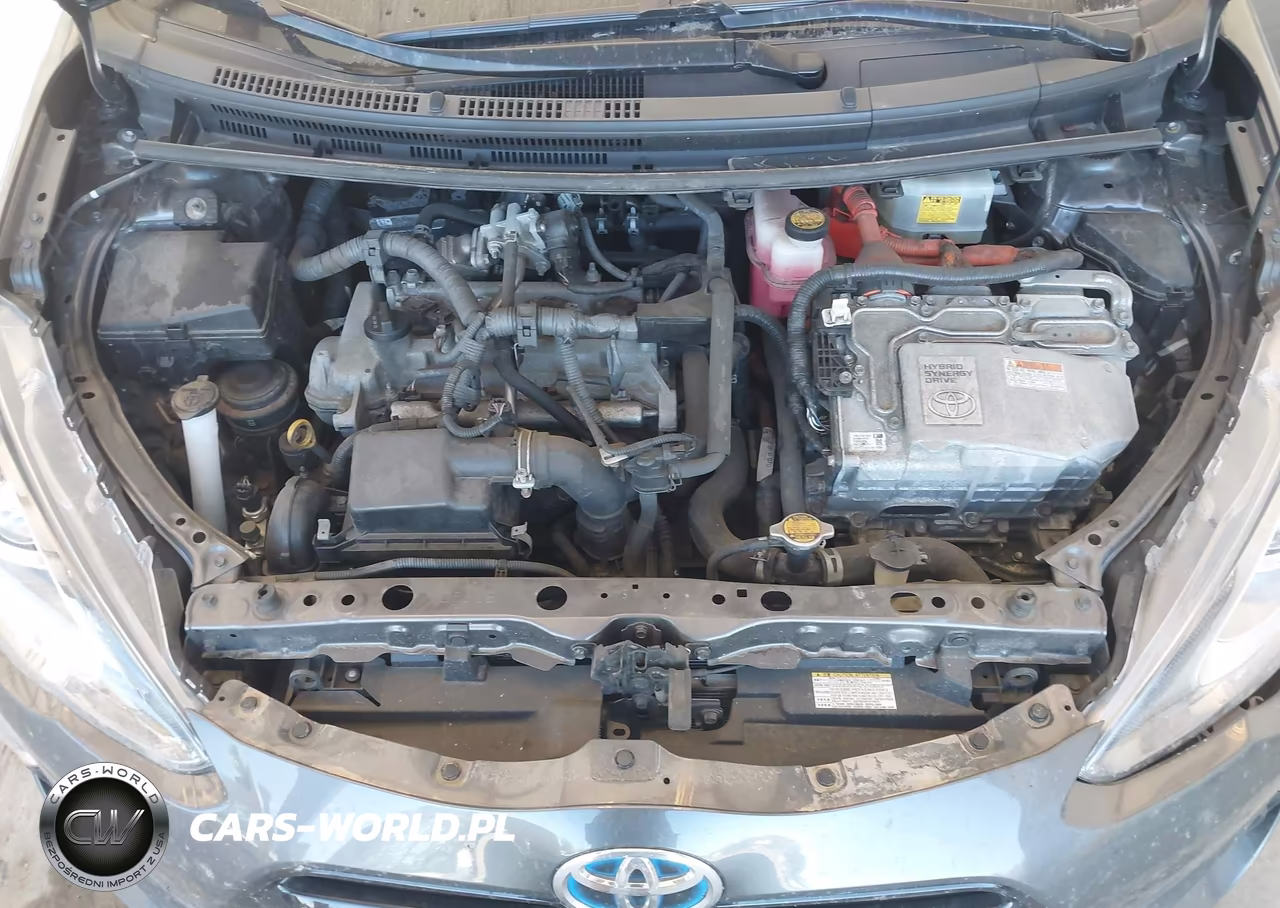 2015 Toyota Prius C Three VIN:JTDKDTB34F1105536 - 10