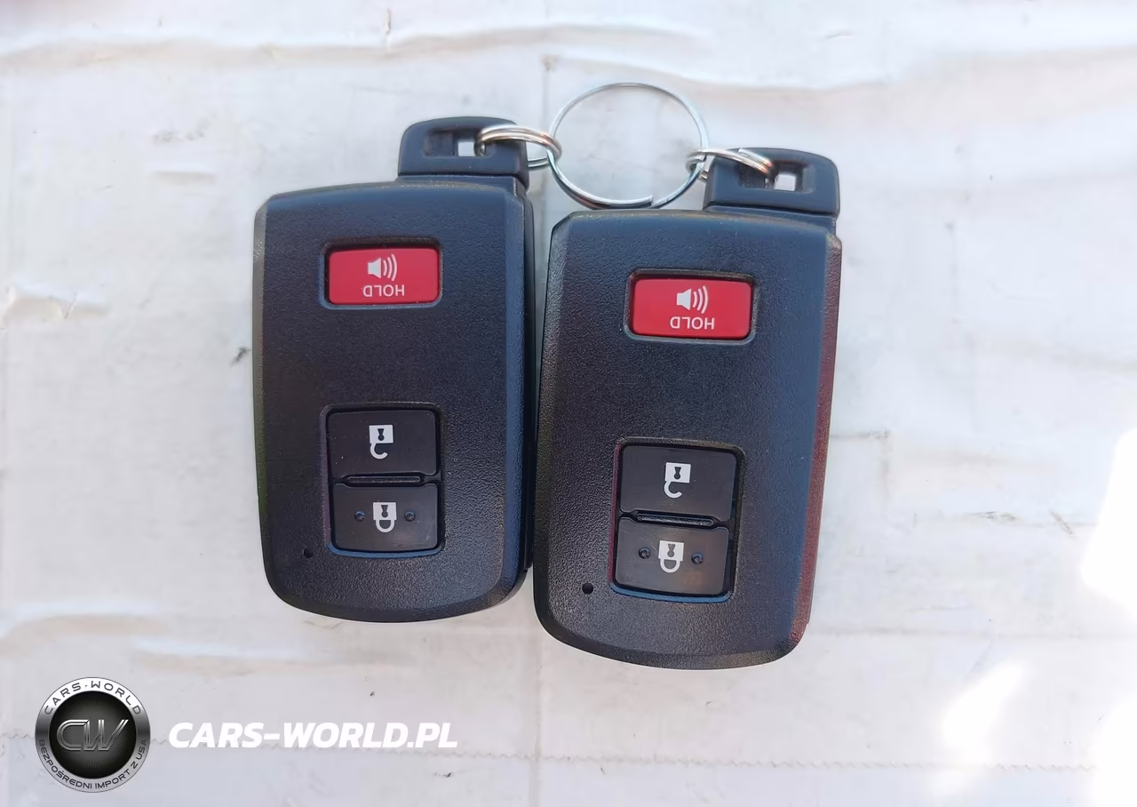 2015 Toyota Prius C Three VIN:JTDKDTB34F1105536 - 11
