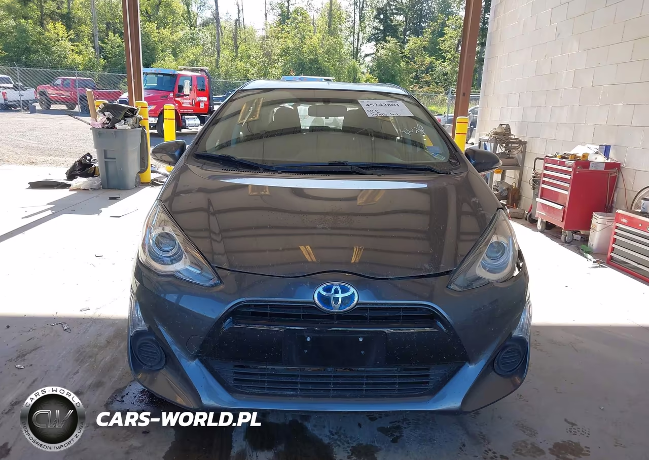 2015 Toyota Prius C Three VIN:JTDKDTB34F1105536 - 12