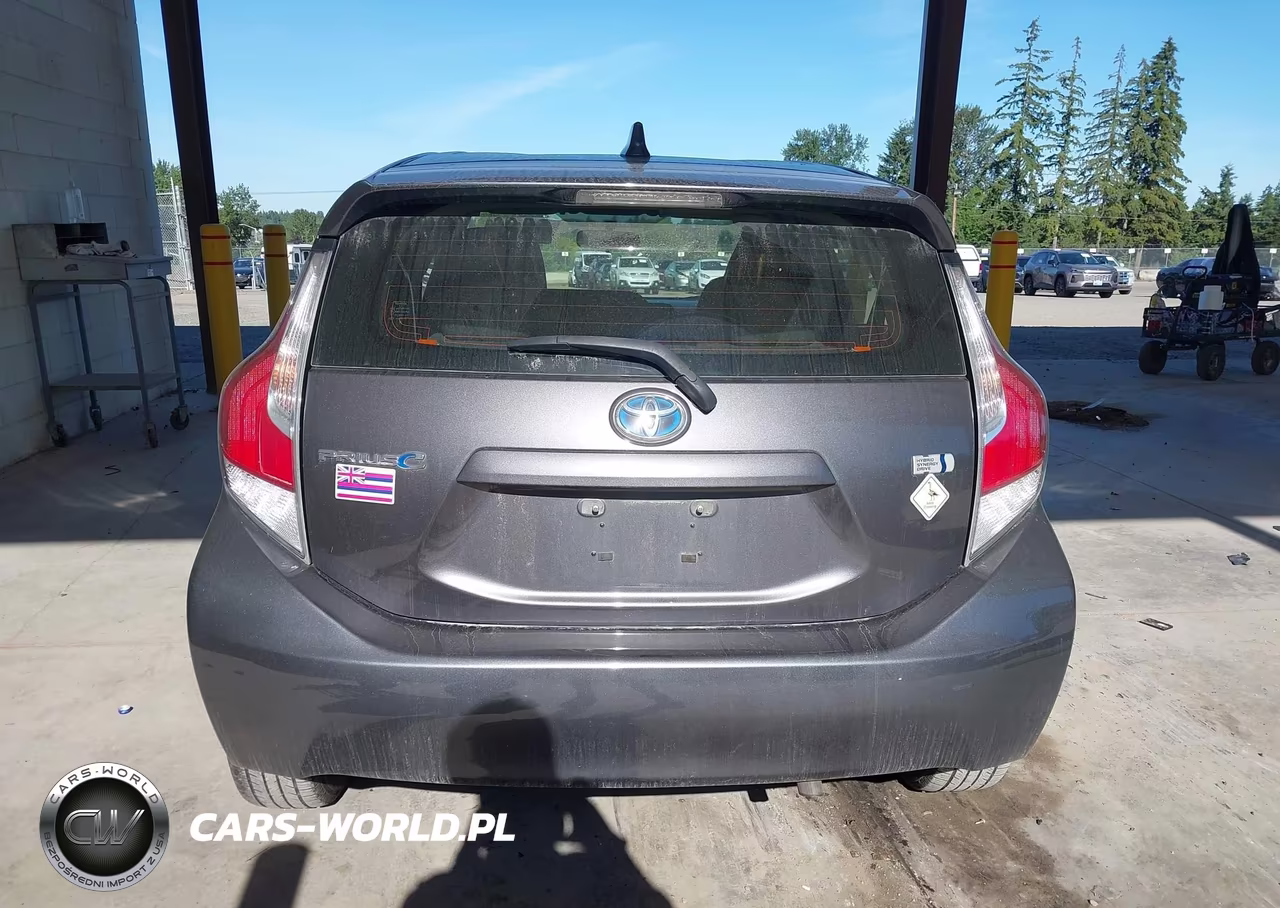 2015 Toyota Prius C Three VIN:JTDKDTB34F1105536 - 16