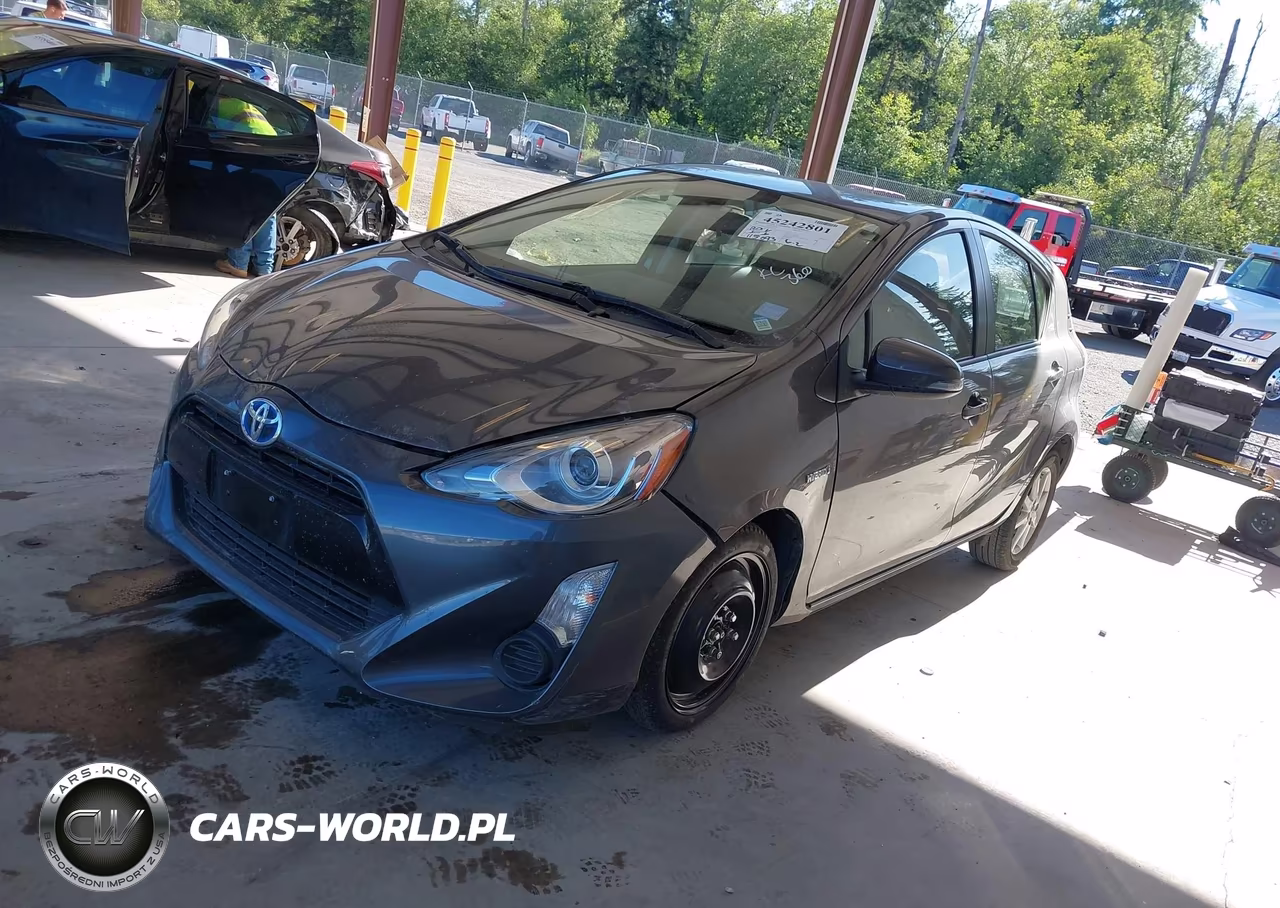 2015 Toyota Prius C Three VIN:JTDKDTB34F1105536 - 2