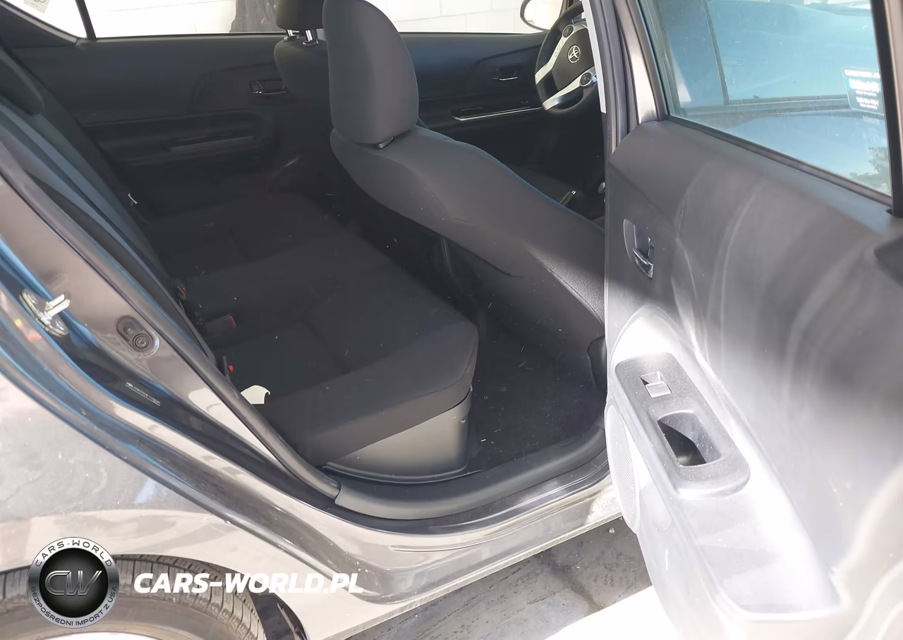 2015 Toyota Prius C Three VIN:JTDKDTB34F1105536 - 8