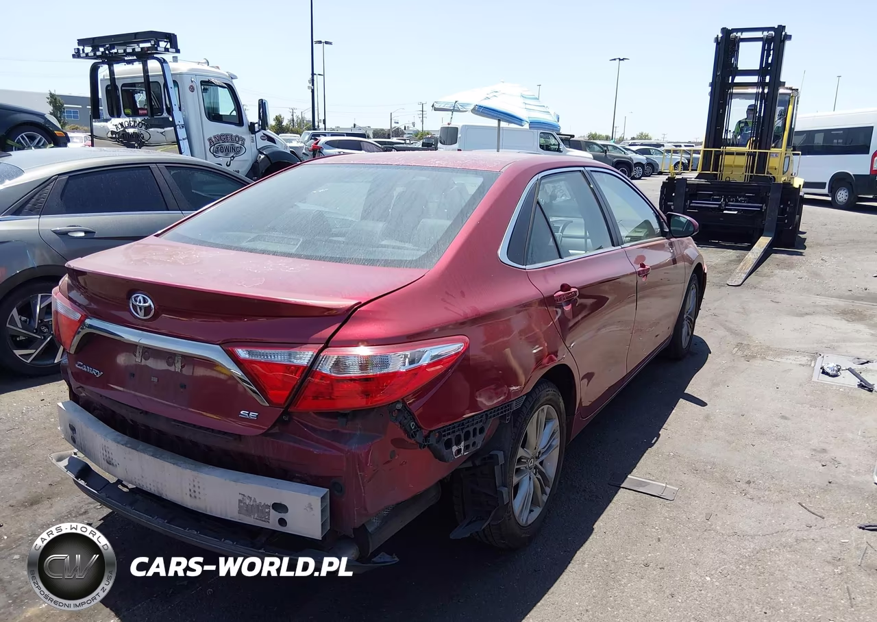 2015 Toyota Camry Se VIN:4T1BF1FK3FU974462 - 4