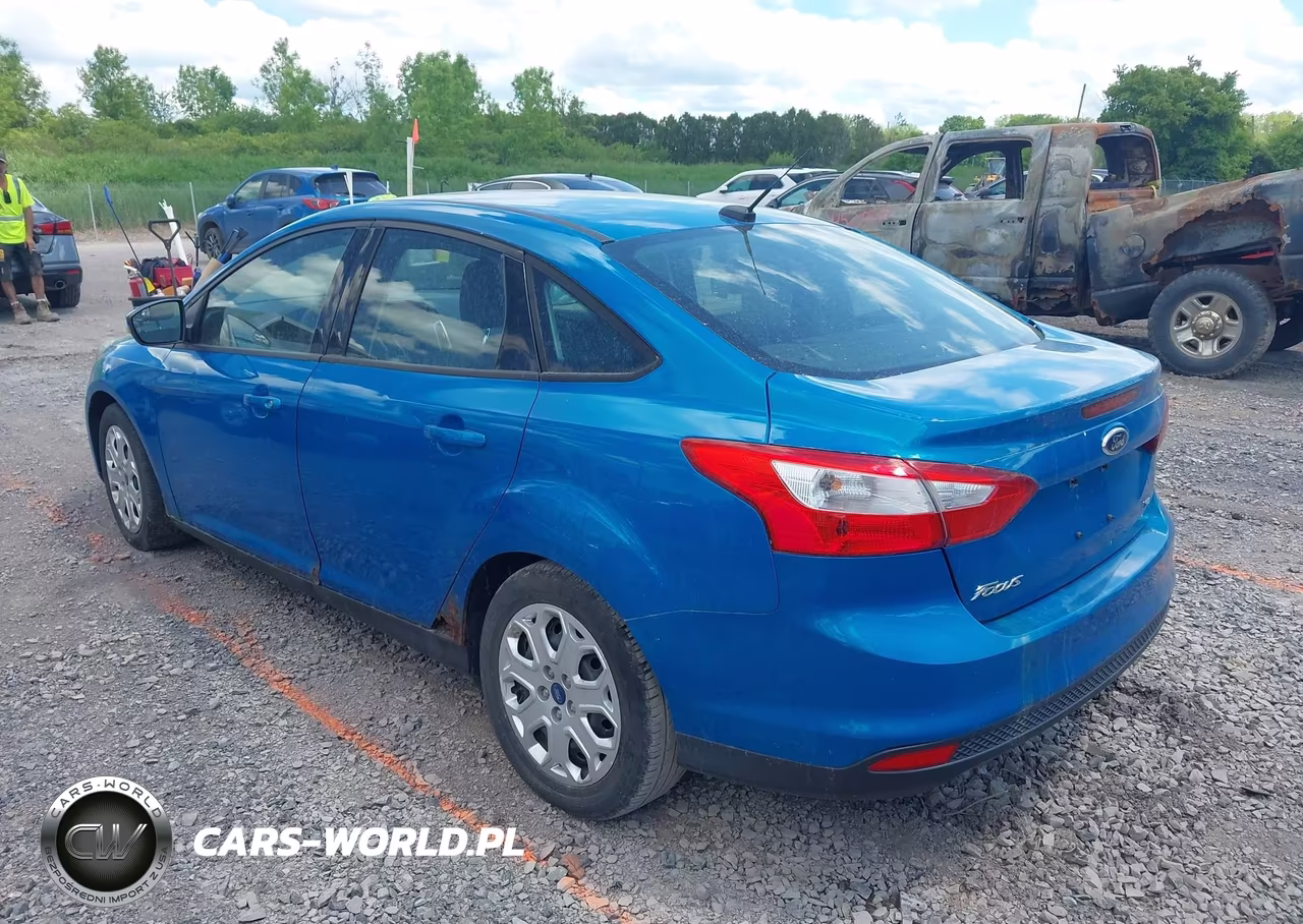 2012 Ford Focus Se VIN:1FAHP3F24CL335408 - 3