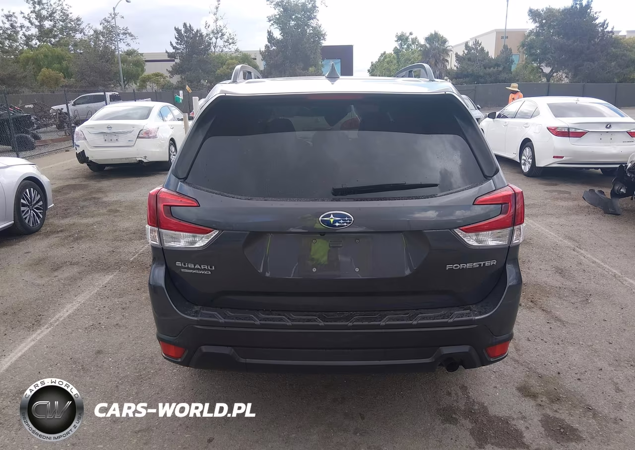 2021 Subaru Forester Premium VIN:JF2SKAJC8MH481318 - 17