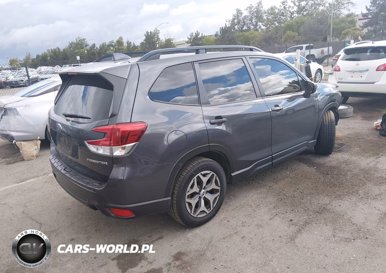 2021 Subaru Forester Premium VIN:JF2SKAJC8MH481318 - 4