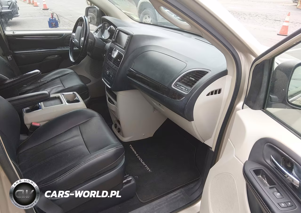 2014 Chrysler Town & Country Touring VIN:2C4RC1BG3ER307092 - 5