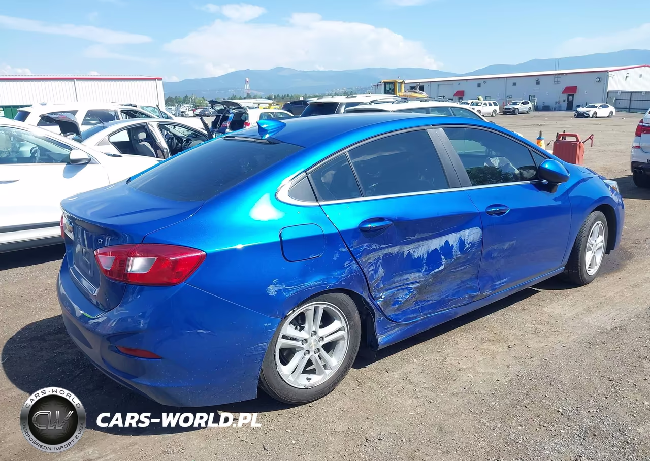 2018 Chevrolet Cruze Lt Auto VIN:1G1BE5SM2J7224752 - 4