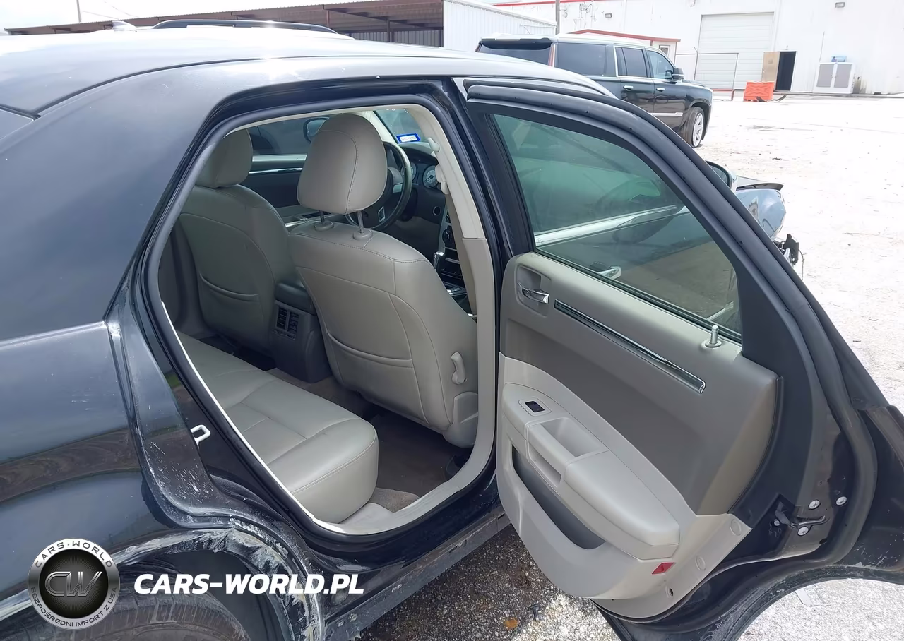 2010 Chrysler 300 Touring-Signature Series-Executive Series VIN:2C3CA5CV0AH330656 - 8