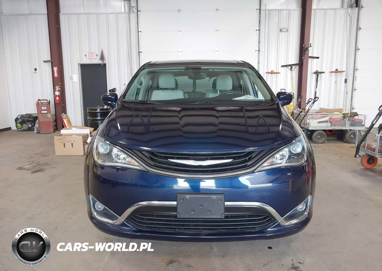 2018 Chrysler Pacifica Hybrid Touring Plus VIN:2C4RC1H70JR276241 - 13