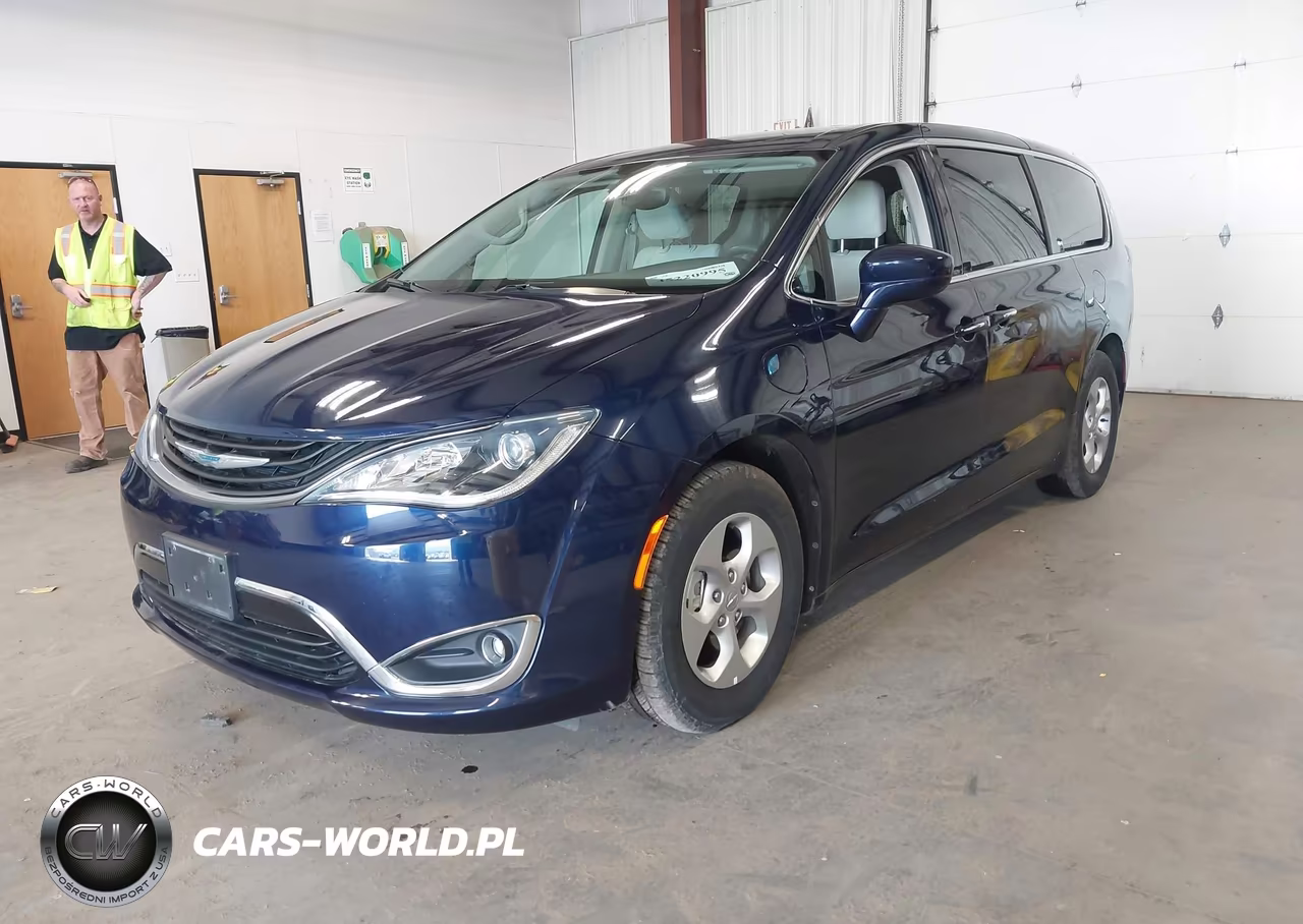 2018 Chrysler Pacifica Hybrid Touring Plus VIN:2C4RC1H70JR276241 - 2