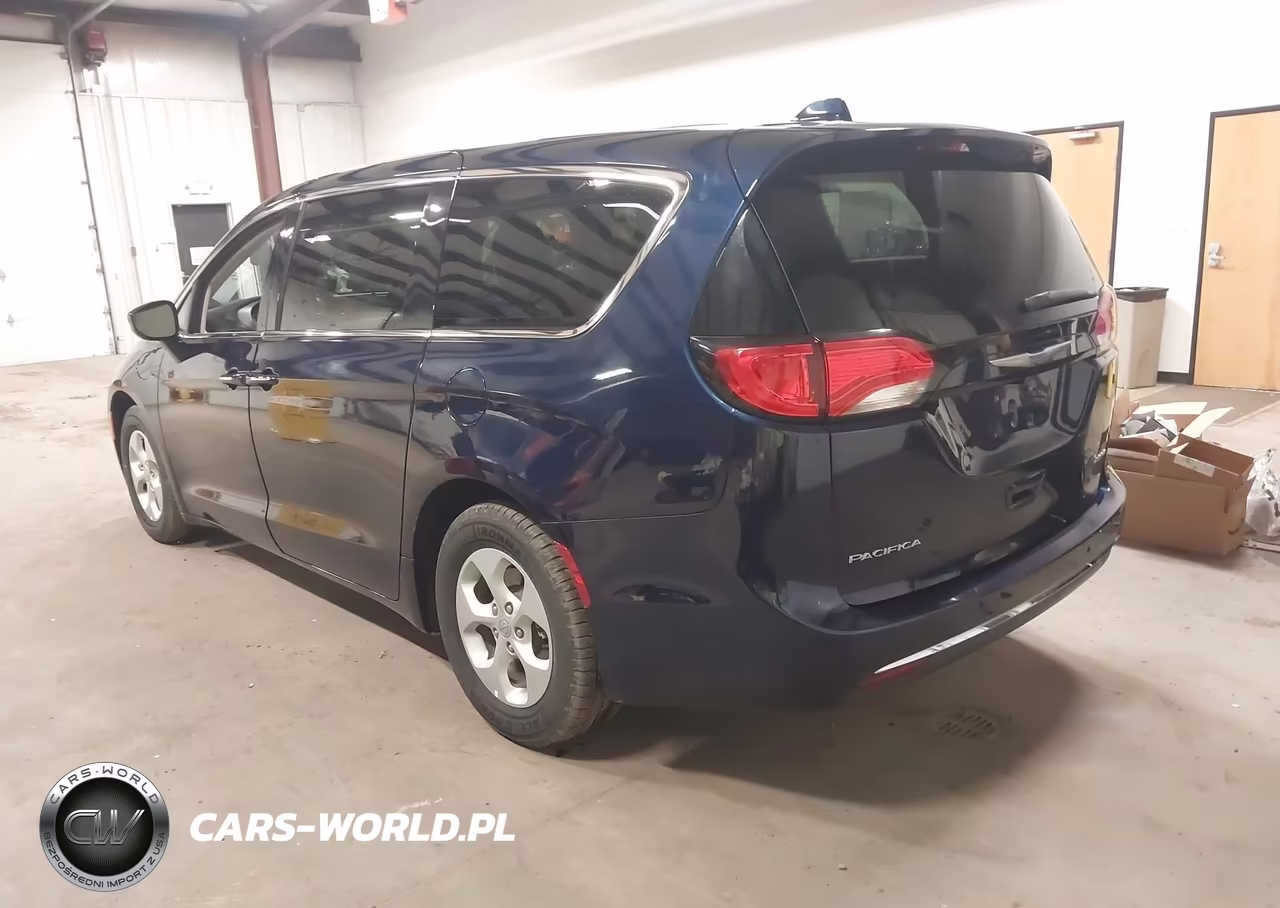 2018 Chrysler Pacifica Hybrid Touring Plus VIN:2C4RC1H70JR276241 - 3