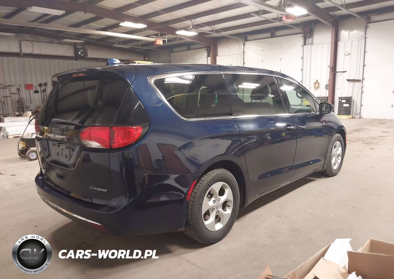 2018 Chrysler Pacifica Hybrid Touring Plus VIN:2C4RC1H70JR276241 - 4