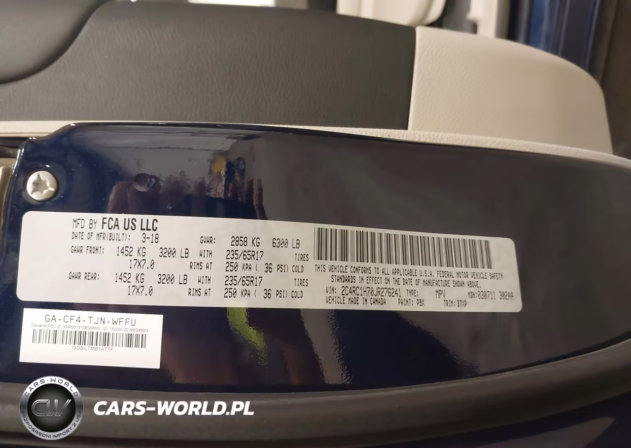 2018 Chrysler Pacifica Hybrid Touring Plus VIN:2C4RC1H70JR276241 - 9