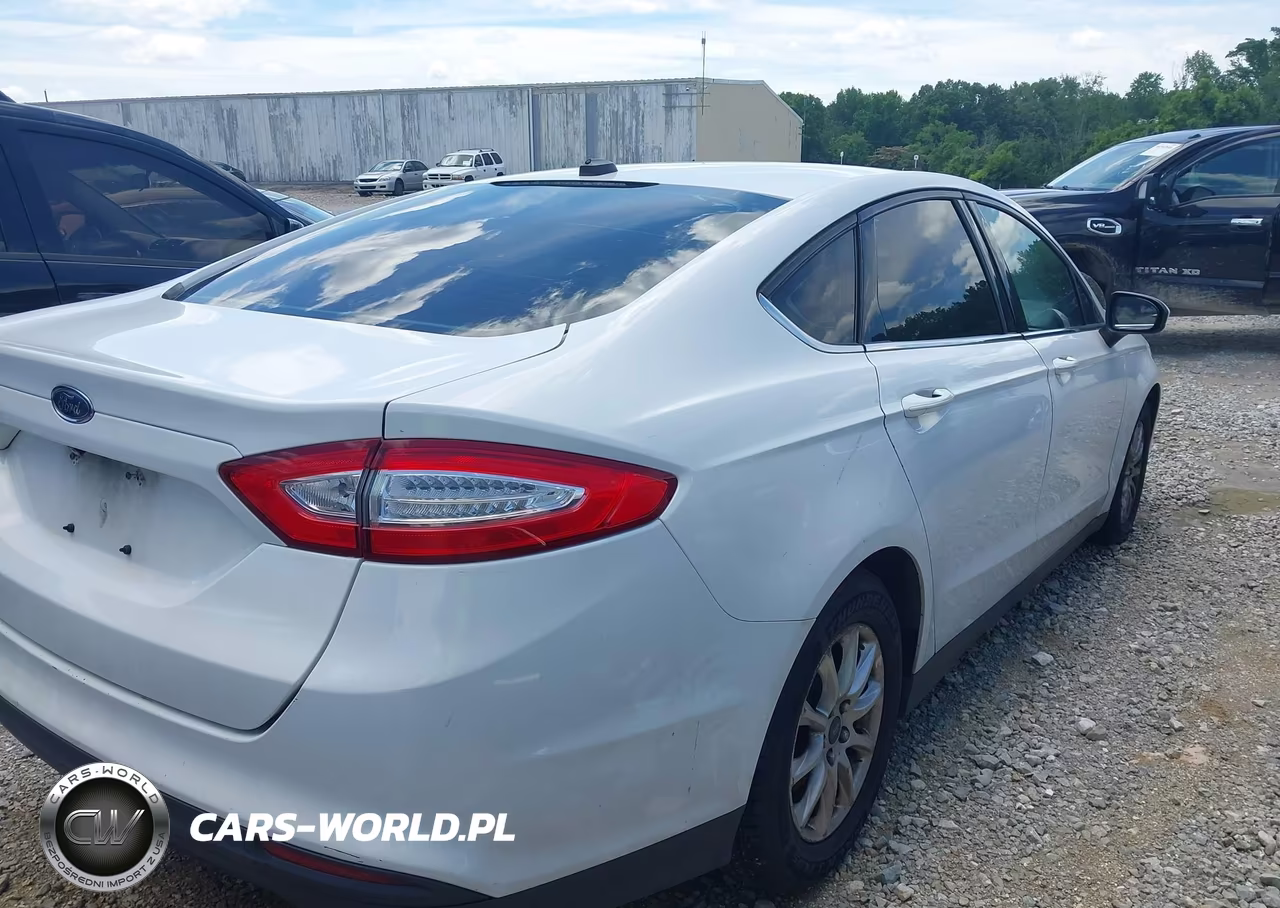 2016 Ford Fusion S VIN:3FA6P0G7XGR261077 - 4