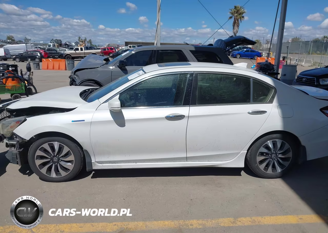 2017 Honda Accord Hybrid Touring VIN:JHMCR6F76HC026752 - 14