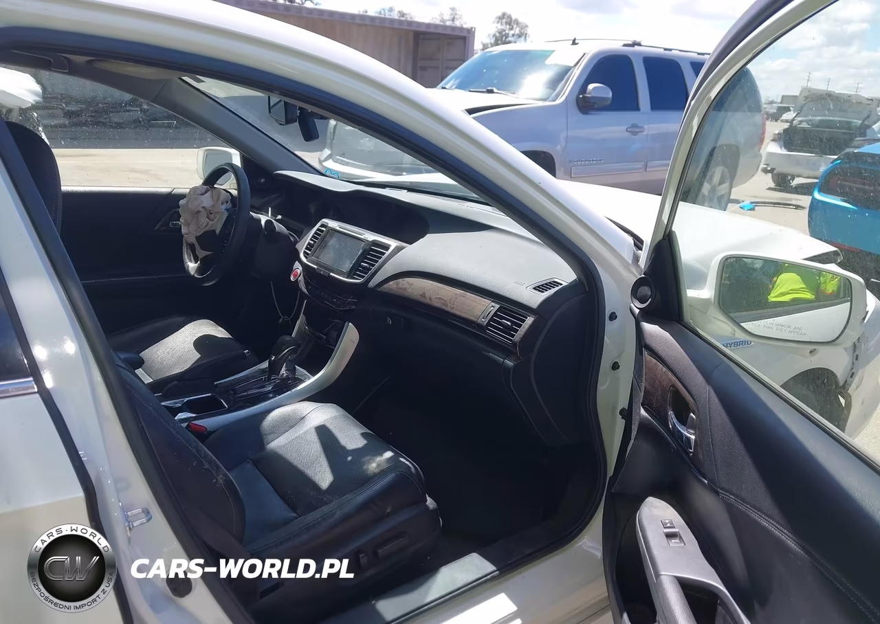 2017 Honda Accord Hybrid Touring VIN:JHMCR6F76HC026752 - 5