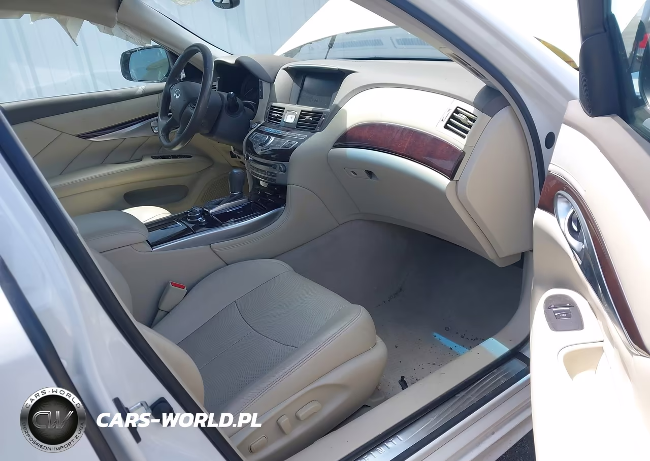 2019 Infiniti Q70 3.7X Luxe VIN:JN1BY1AR9KM585275 - 5